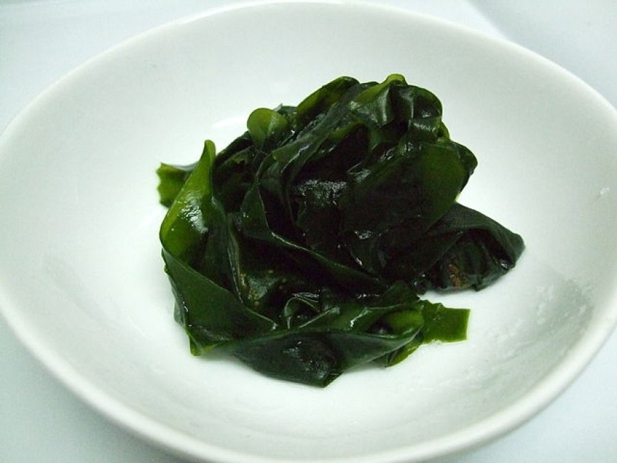 The reason Japanese people love eating seaweed