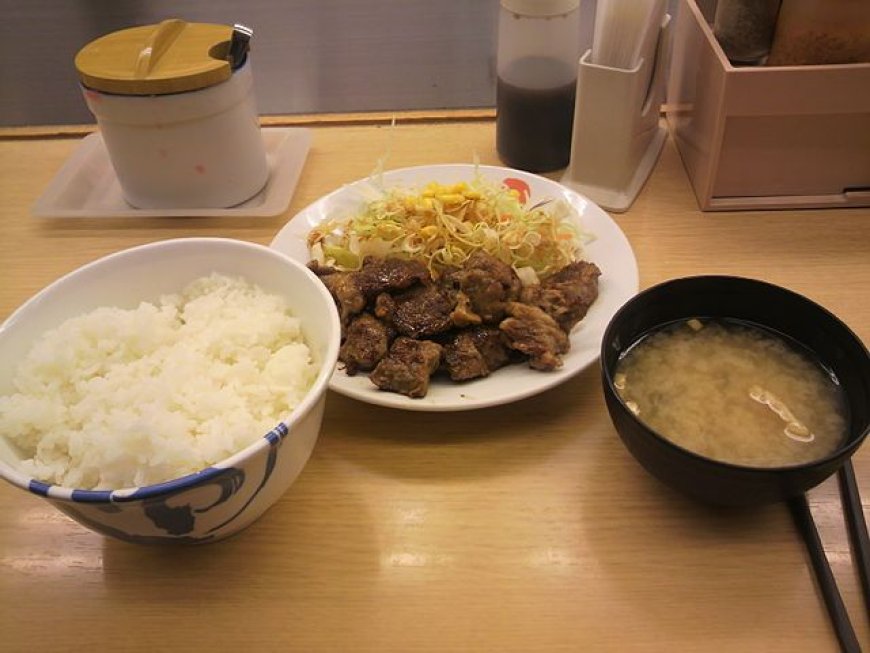 Maguro nakaochi – kiểu ăn không chừa một miếng thịt thừa của người Nhật