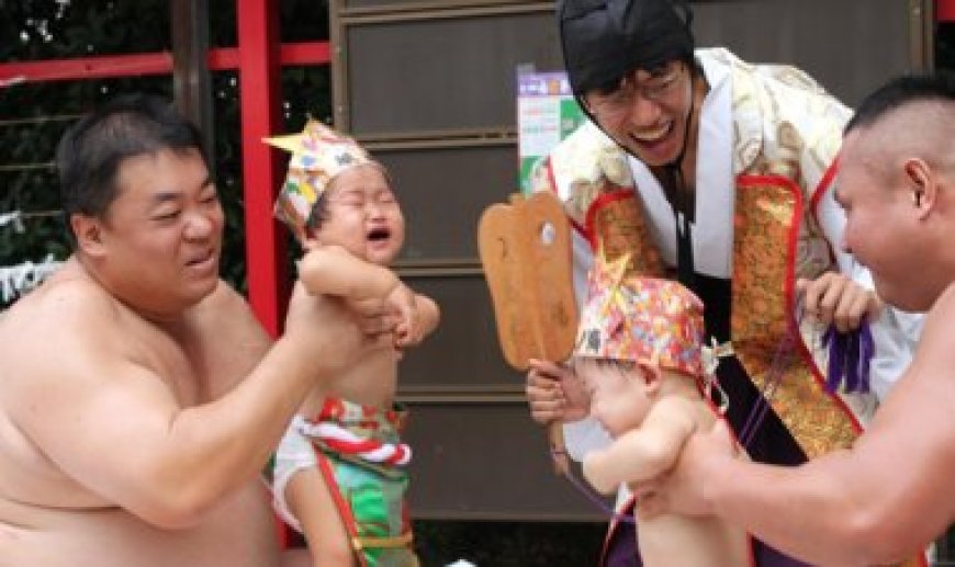 Strange "bullying children" festival in early spring in Japan